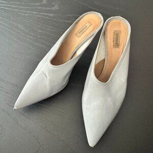 Women's Yeezy Season 6 Reflective Pumps - Size 6.5